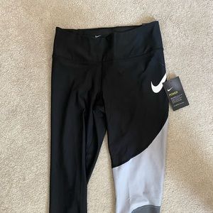 NWT Nike Capri!